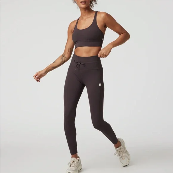 Vuori Daily High-Waisted Leggings in Sangria Small Short - Picture 5 of 10